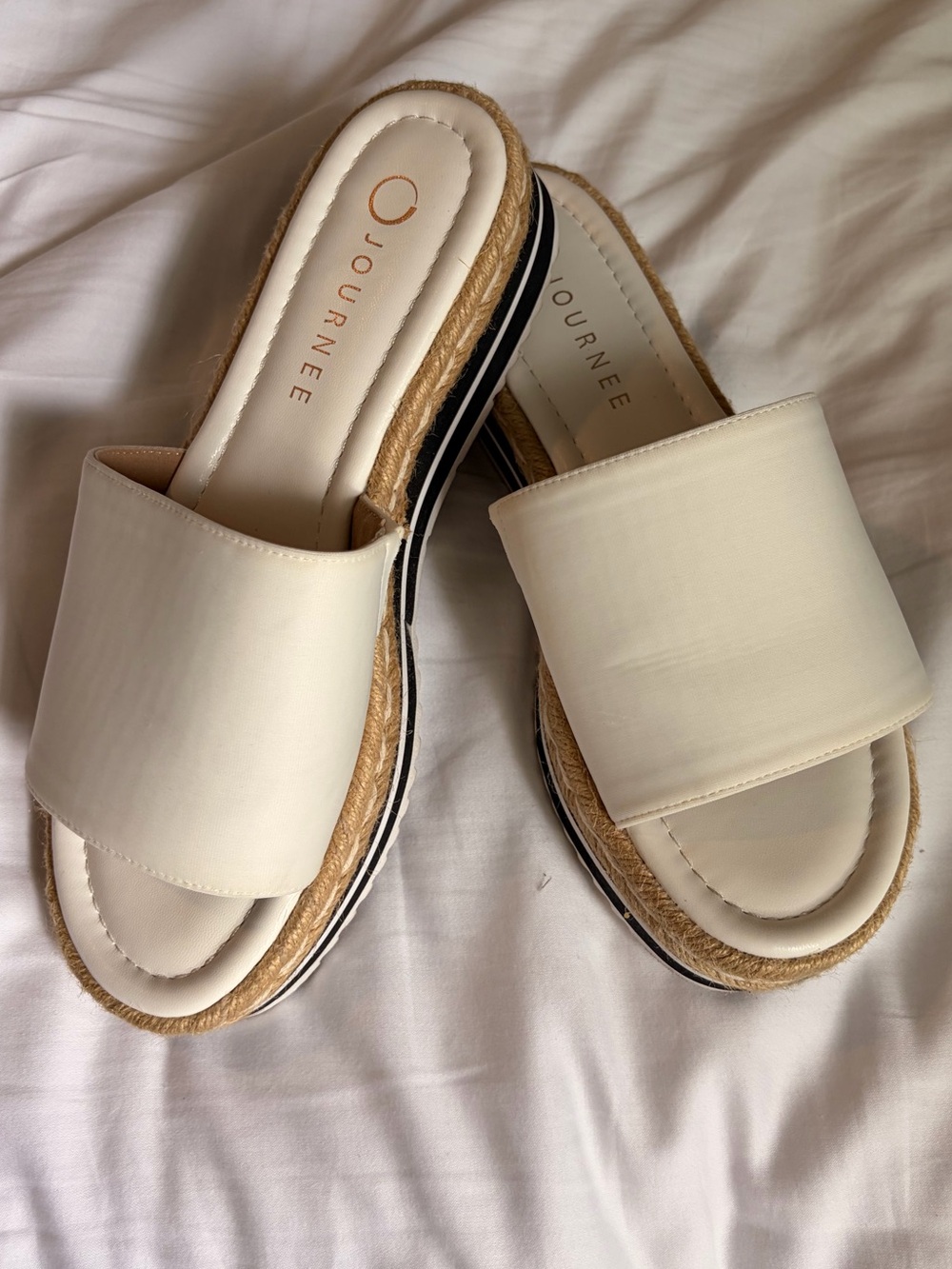 Journée Women's White Slide Sandals
